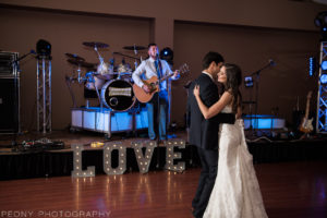 Acoustic Guitar serenade at Wedding Peony Photography